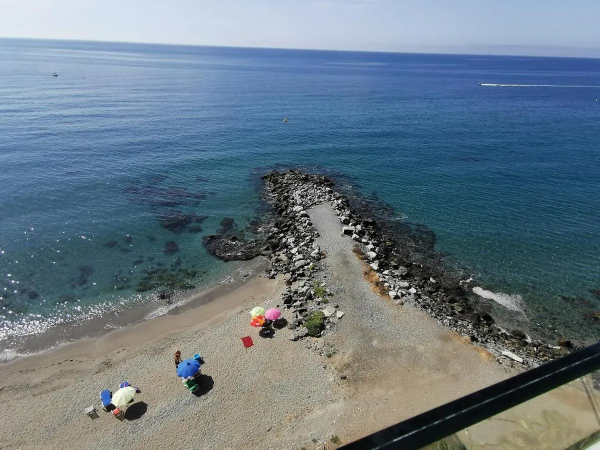 La Perla Cruise Apartment On Private Beach, Modern With Aircon & Wifi Benalmadena