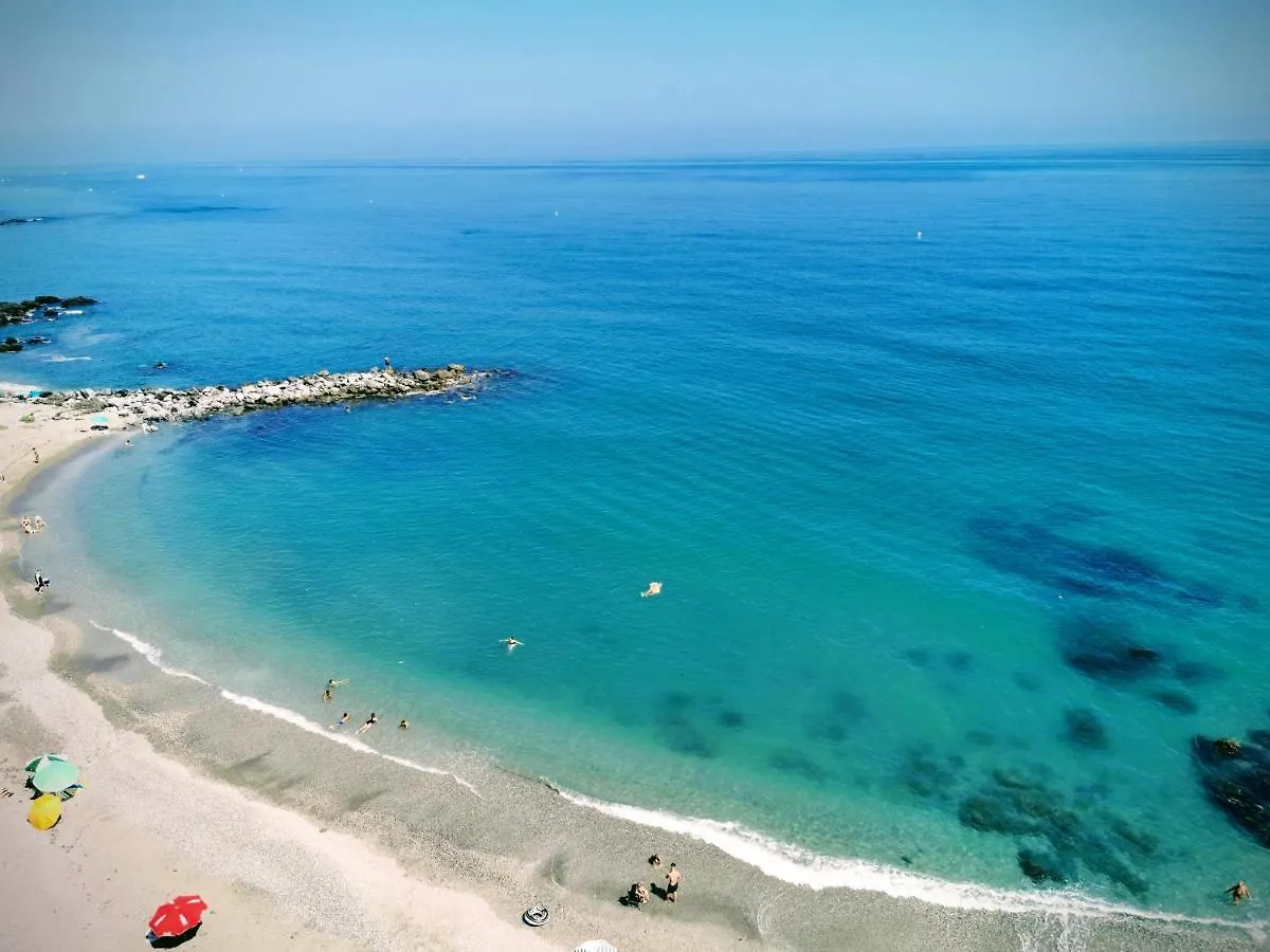 La Perla Cruise Apartment On Private Beach, Modern With Aircon & Wifi Benalmadena Spain