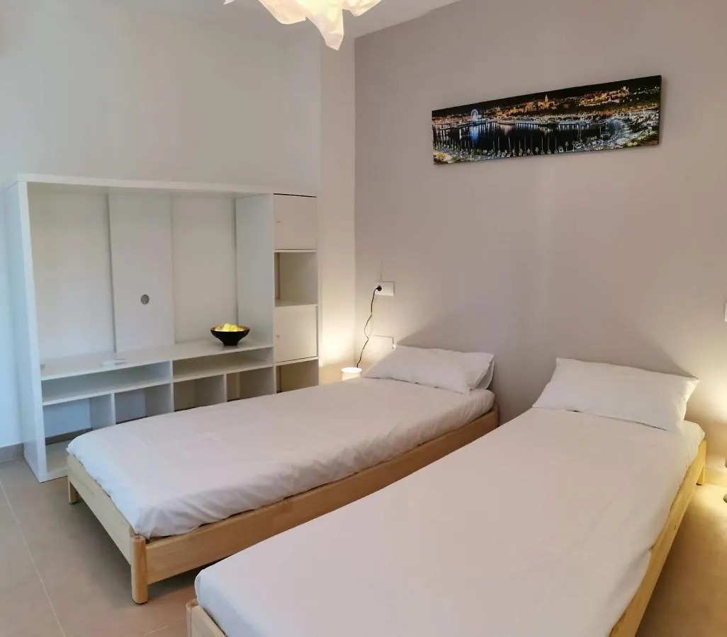 La Perla Cruise Apartment On Private Beach, Modern With Aircon & Wifi 베날마데나코스타 0*,